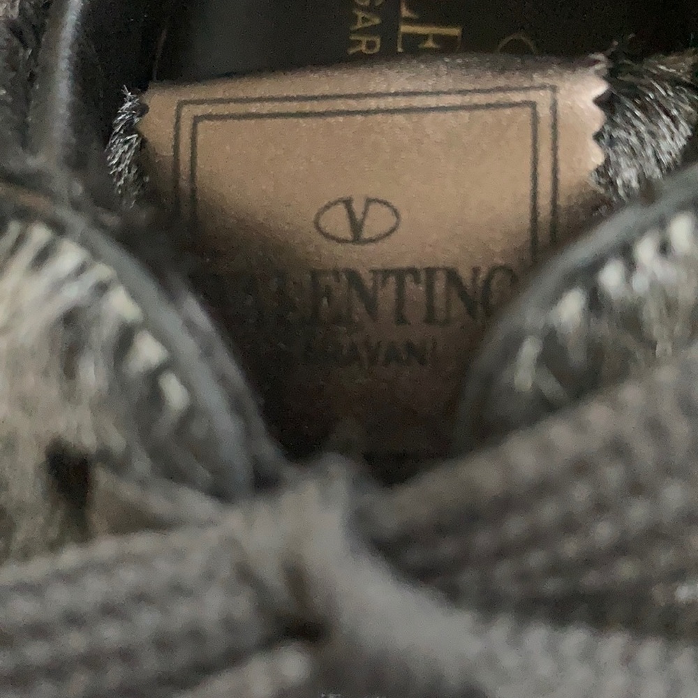 $895 Valentino Garavani Rockstud Sneaker 37.5 New - Picture 9 of 9
